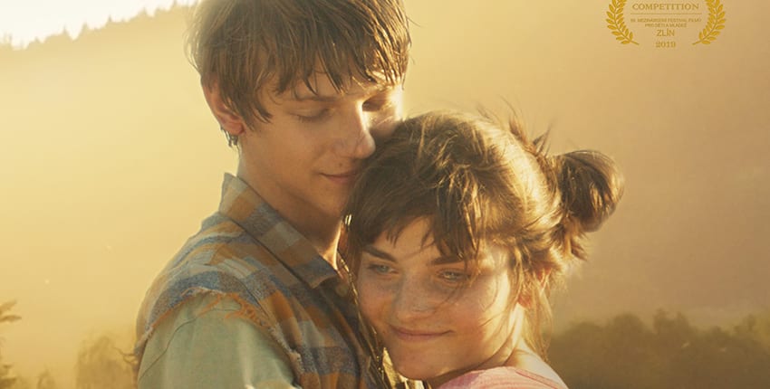 Uzly a pomeranče (2019) - Recenze, Galerie, Videa a Články